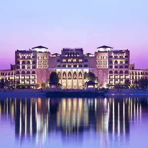 Shangri-la Qaryat Al Beri, מלון