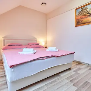 Ada Apartmanhaz Pensjonat Hajdúszoboszló