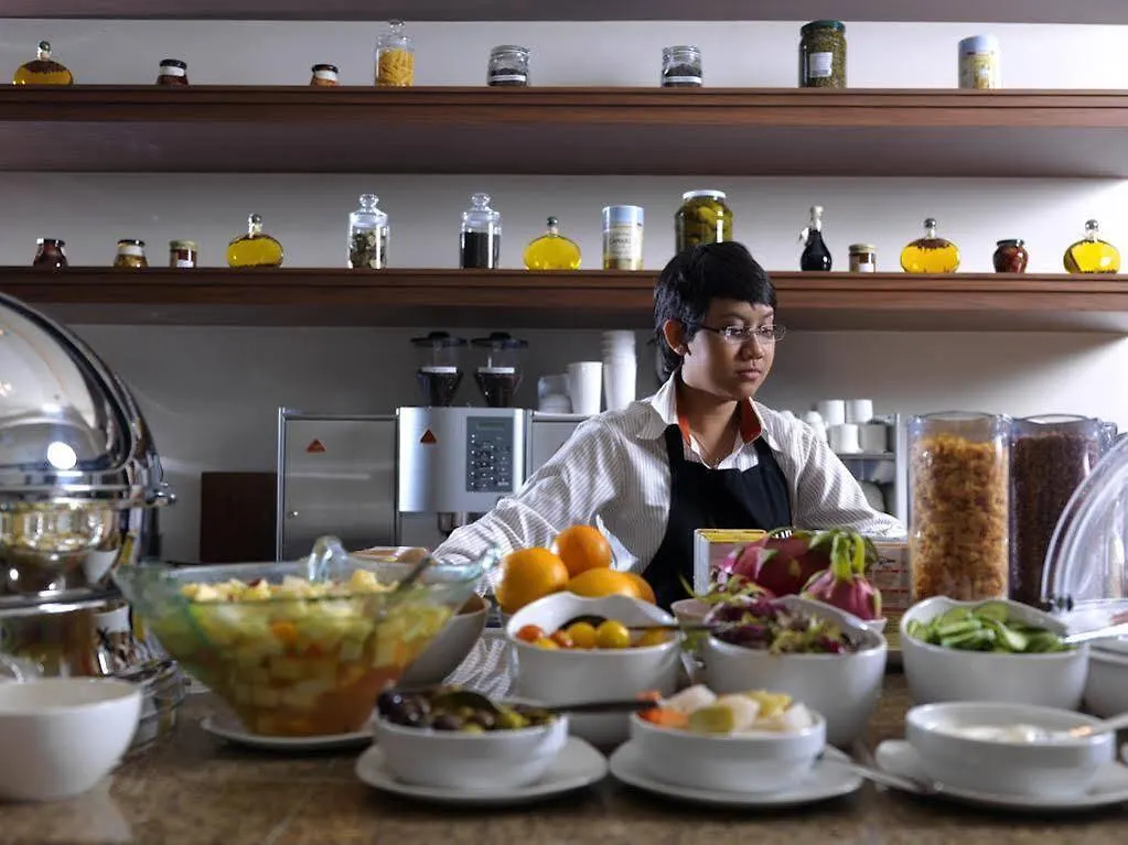 Staybridge Suites Yas Island Abu Dhabi By Ihg
